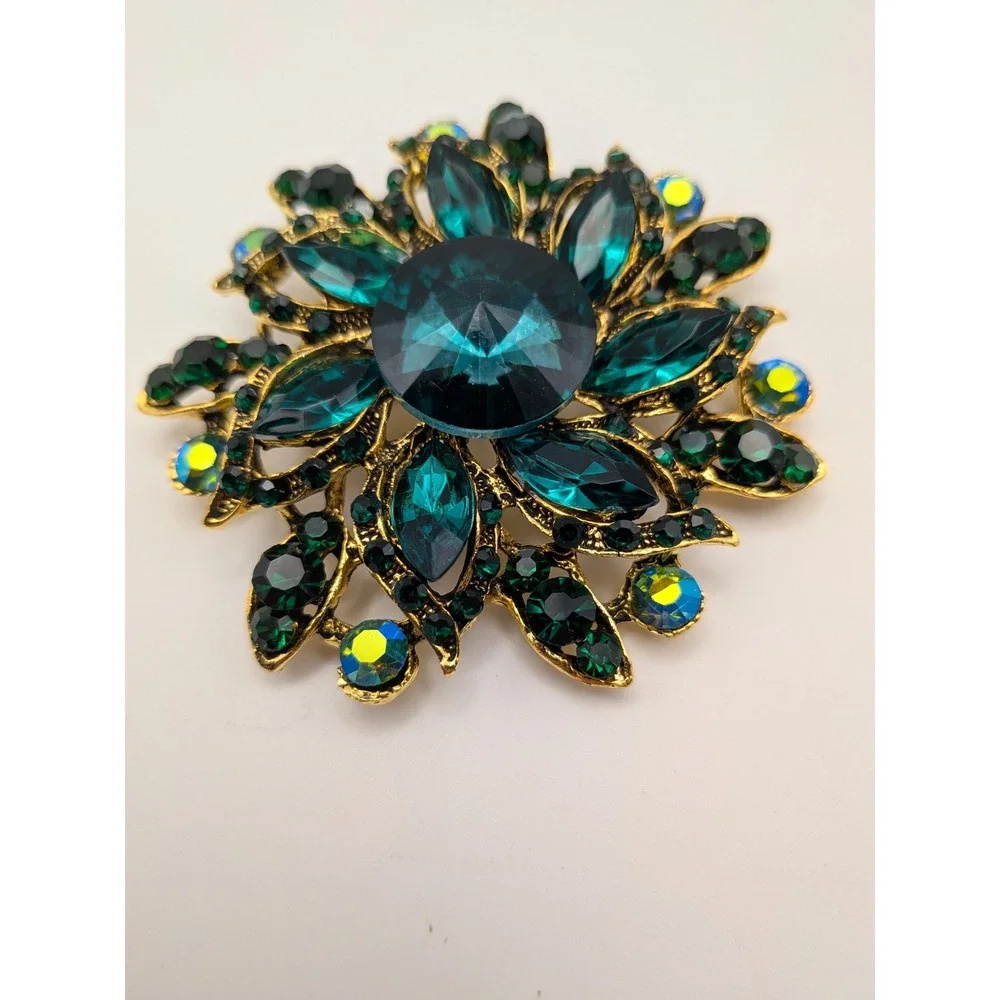 Green Rhinestone Starburst Brooch Pendant Gold Tone Emerald Aurora Borealis 2.75
